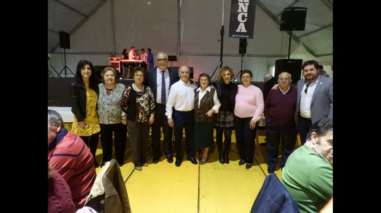 Representantes del Ayuntamiento acompañaron a los mayores durante su fiesta de Carnaval