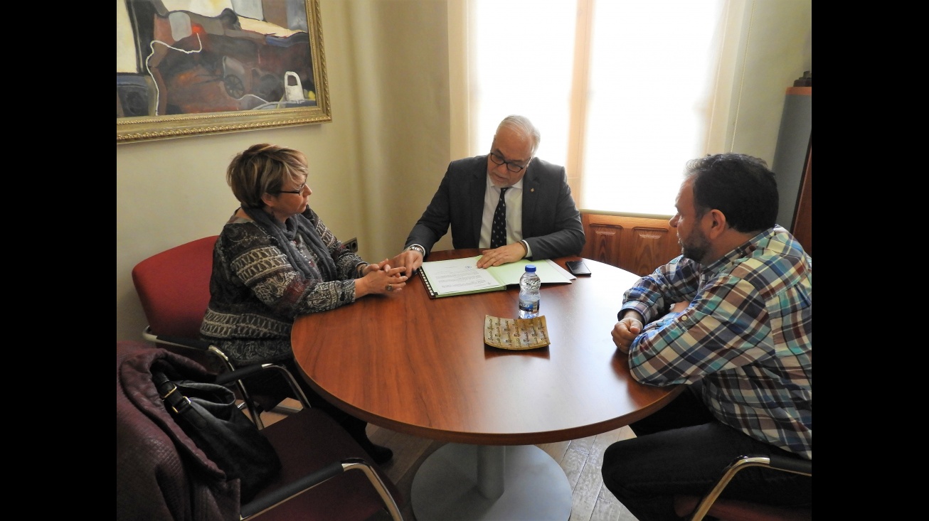 Momento de la firma del convenio con Carea