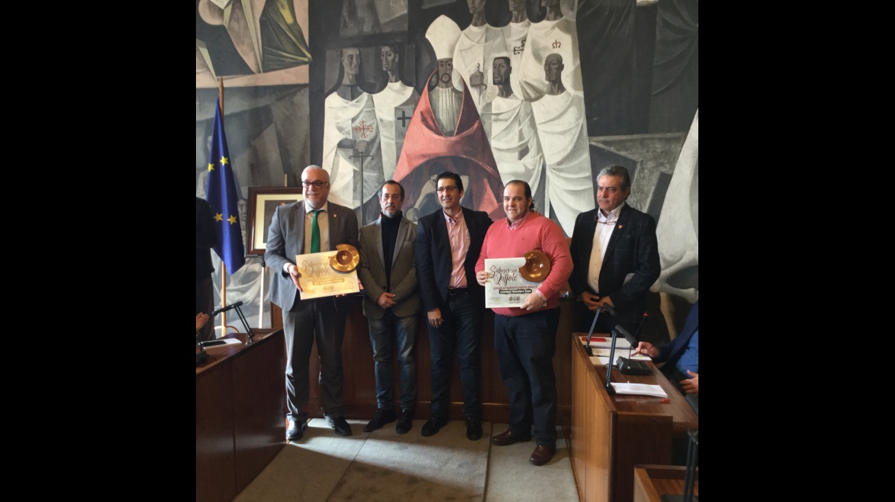 Entrega de reconocimientos a uno de los hosteleros