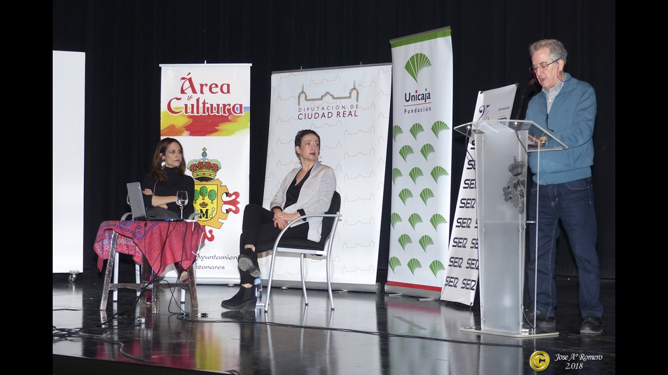 Presentación del acto a cargo del periodista Román Orozco