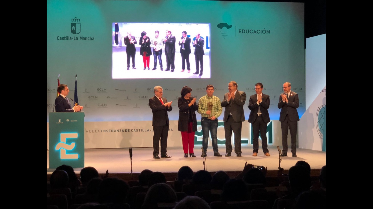 Momento de la entrega del reconocimiento