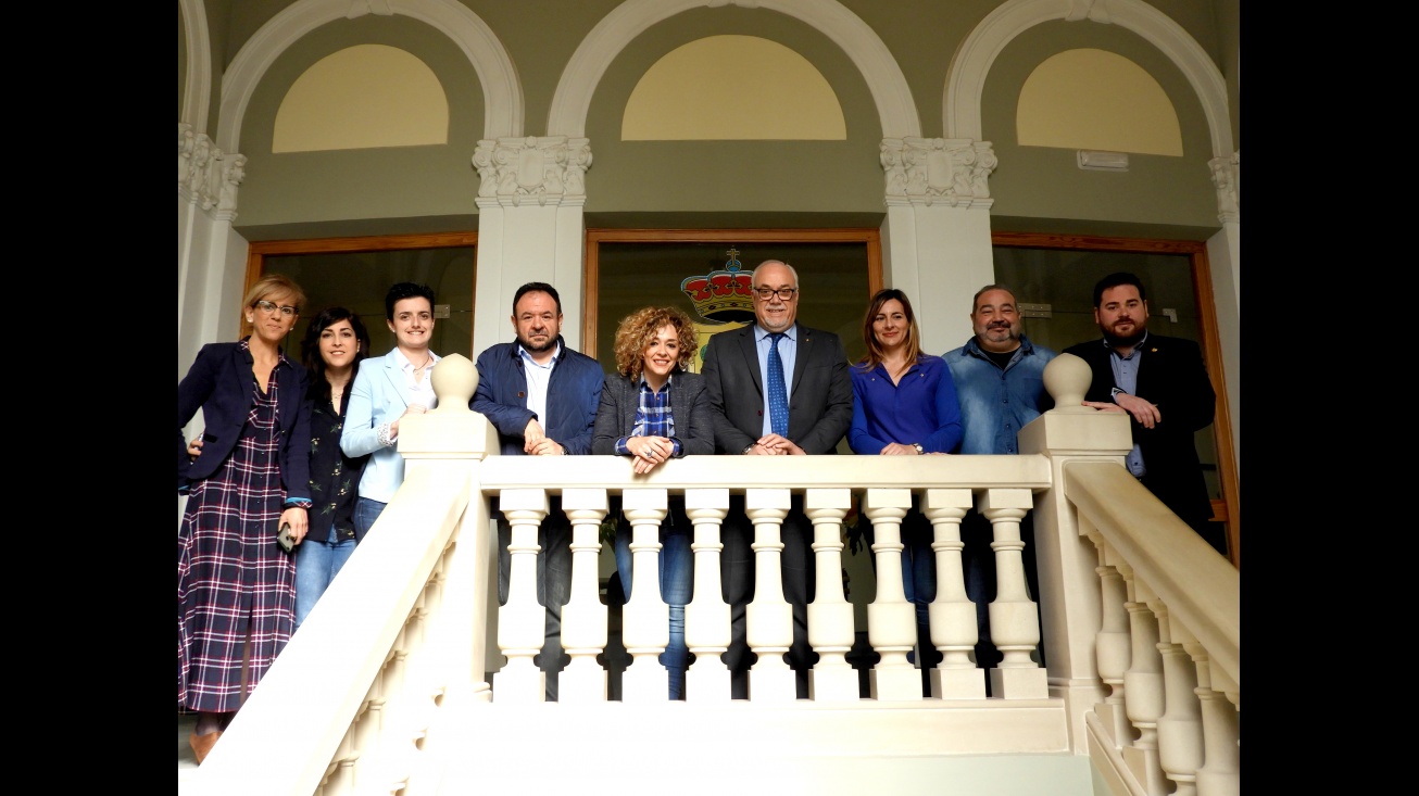 El Equipo de Gobierno viste de azul en el Día Mundial de Concienciación del Autismo