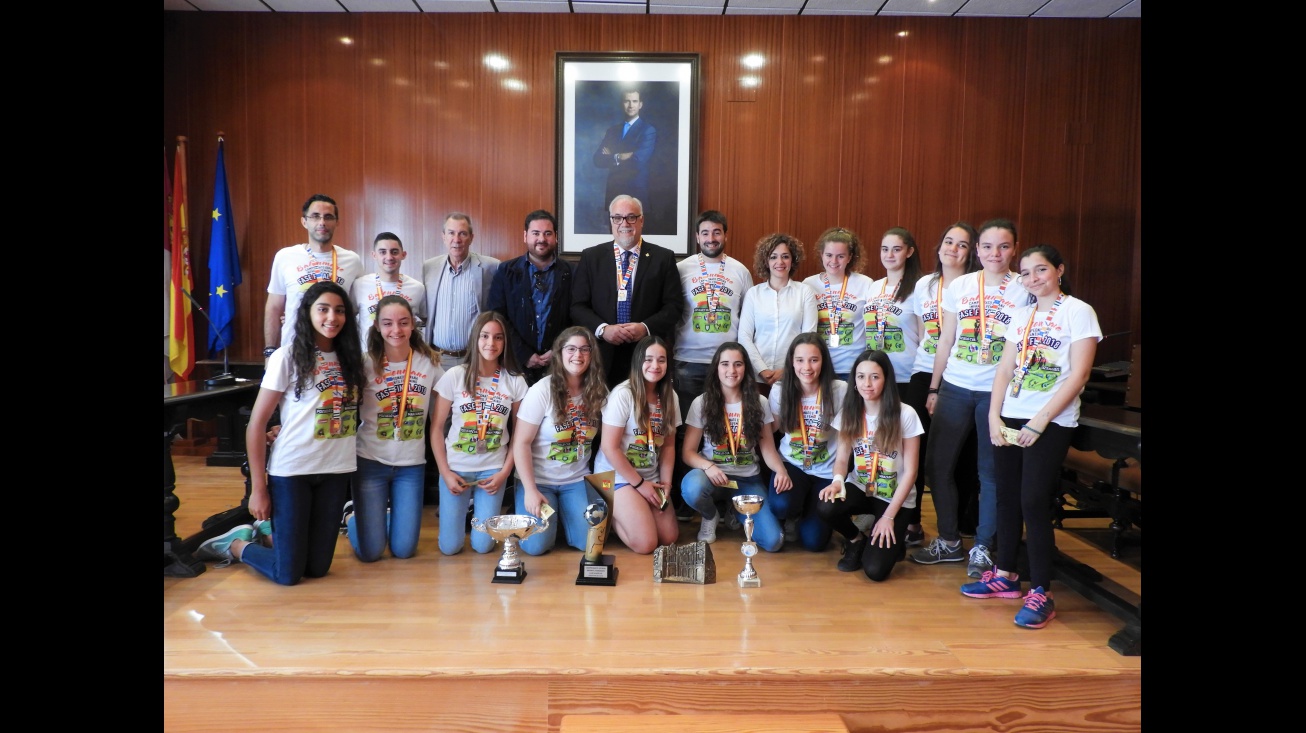 Recepción oficial al equipo femenino infantil del Balonmano Manzanares