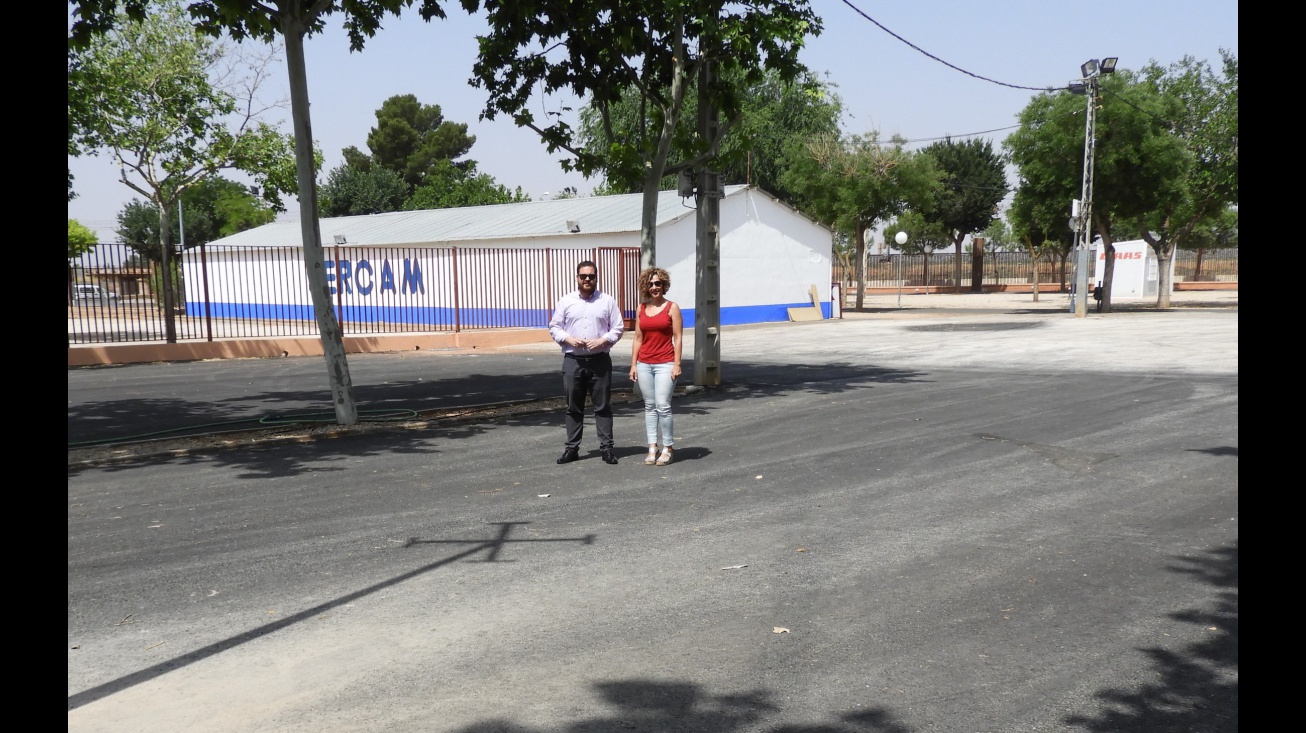 Beatriz Labián y Pablo Camacho comprueban el estado del recinto y las mejoras realizadas para la 58 edición de Fercam