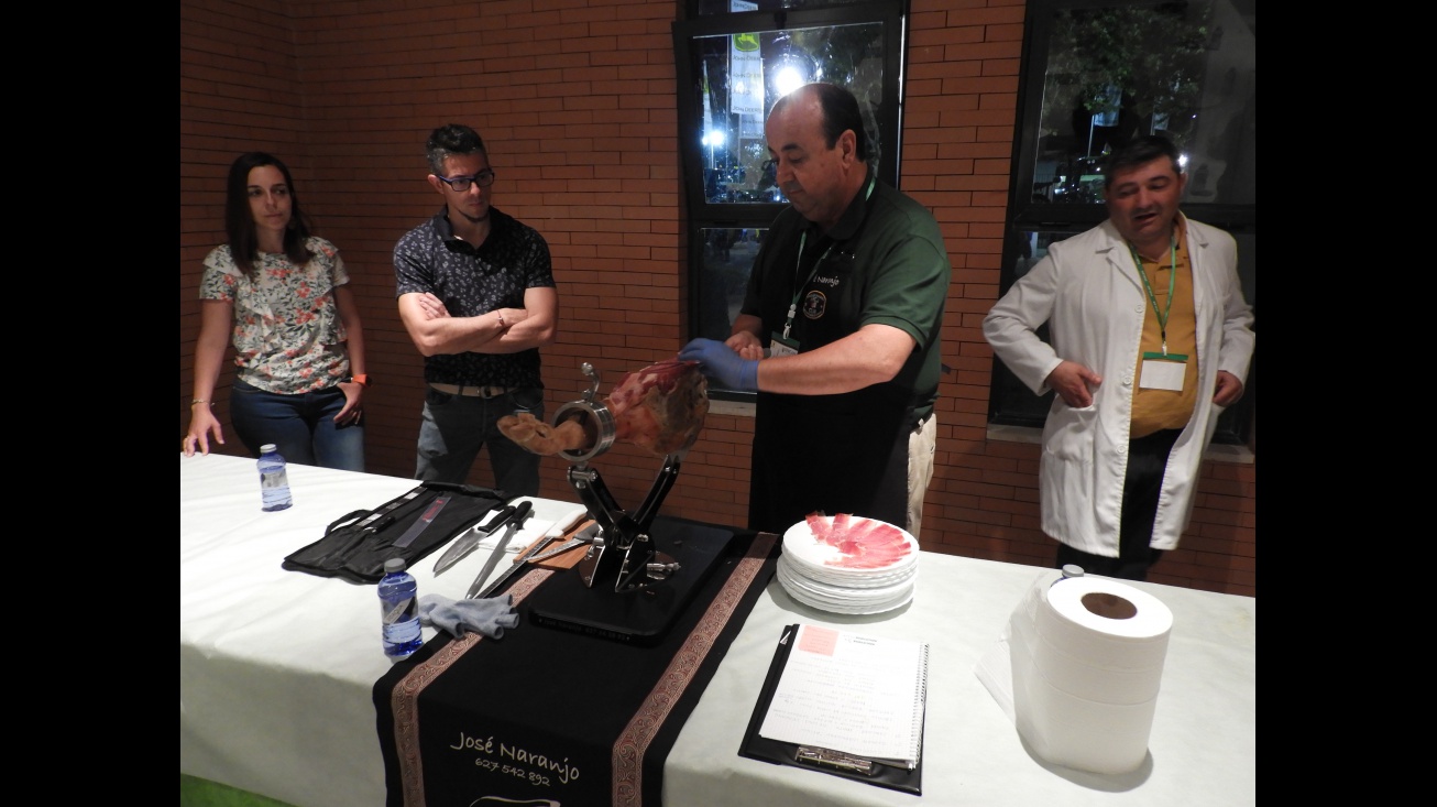 Cata y corte de jamón en Fercam