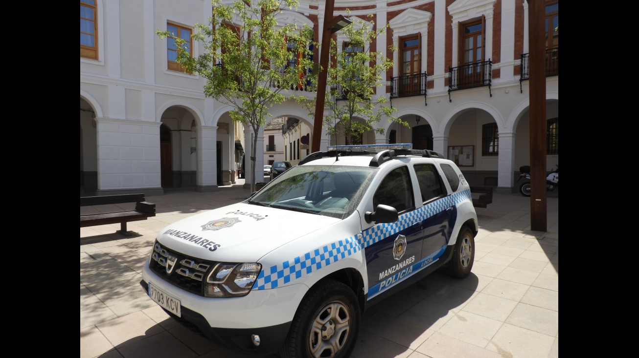 Coche patrulla de la Policía Local de Manzanares