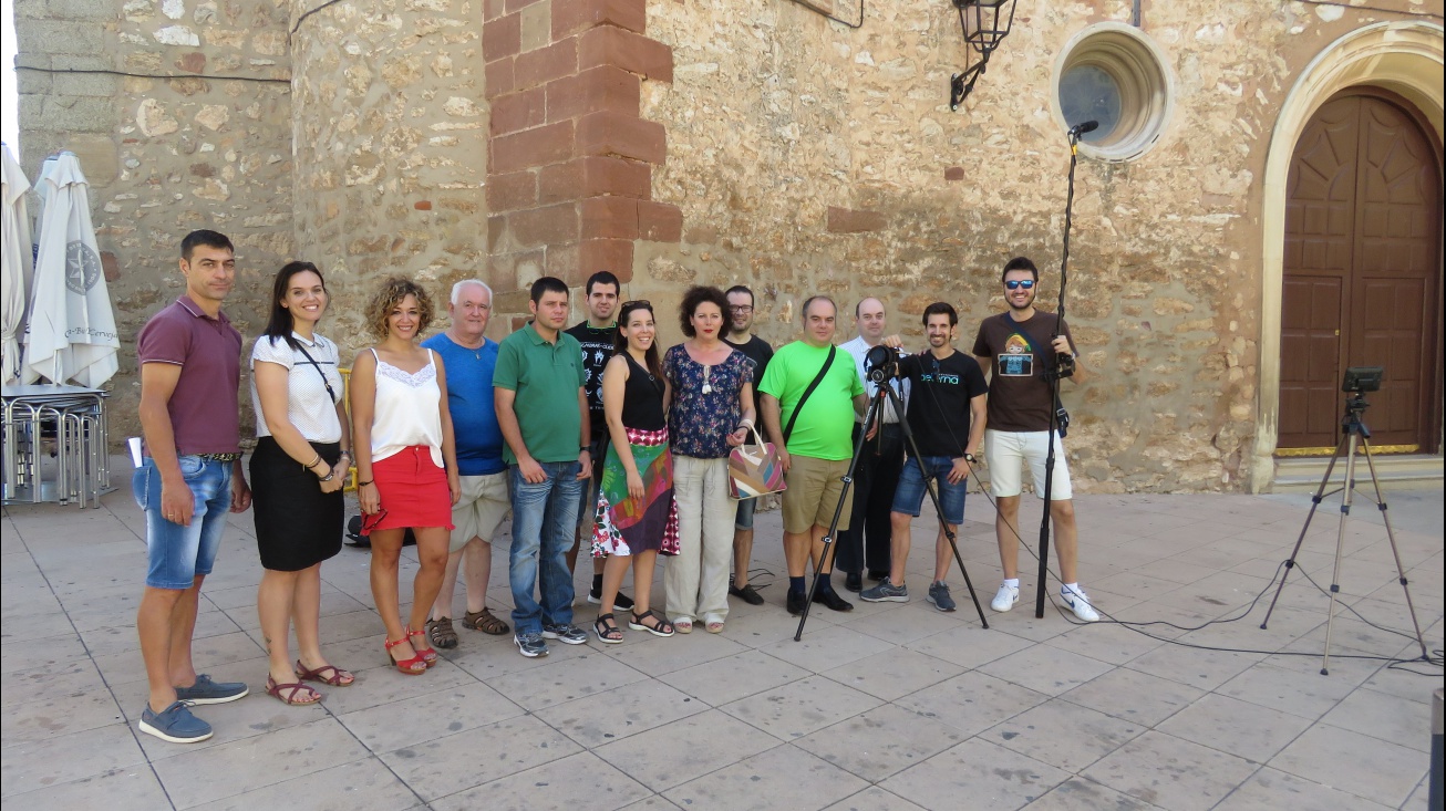 Equipo de grabación del corto junto a Beatriz Labián