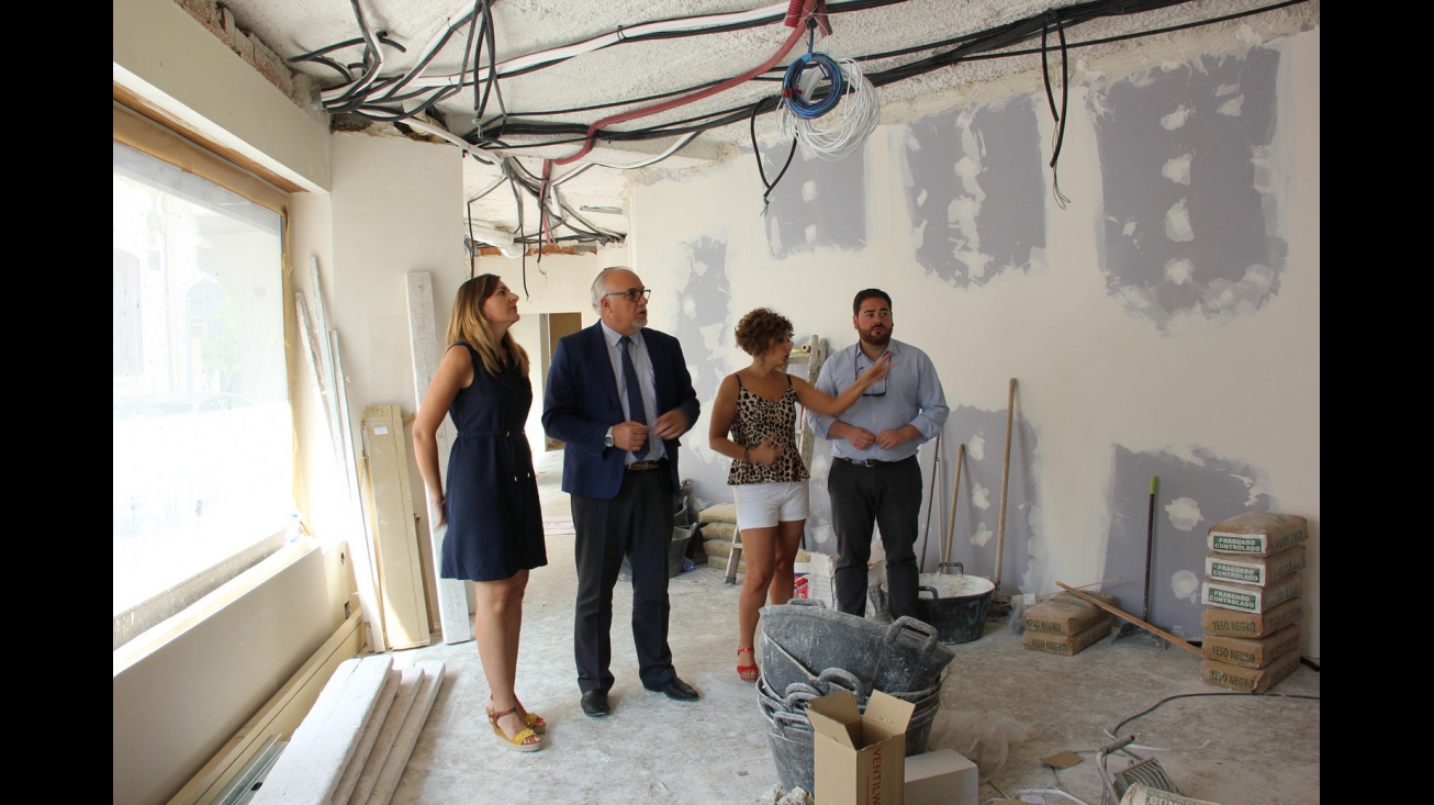 Los ediles municipales visitan la obra del nuevo canal de televisión