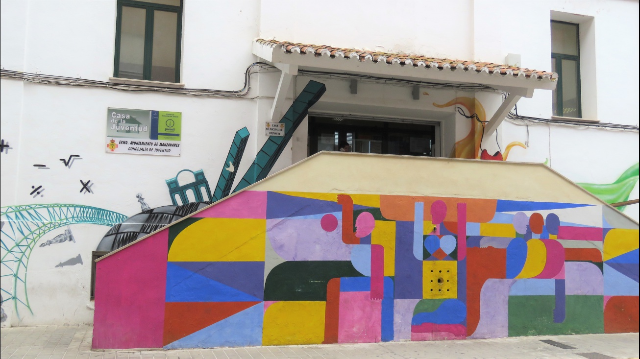 Fachada de la Casa de la Juventud