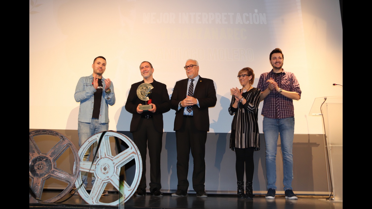 Entrega del reconocimiento a Santiago Molero
