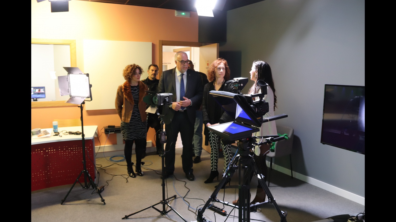 Visita de la subdelegada del Gobierno a Manzanares10TV