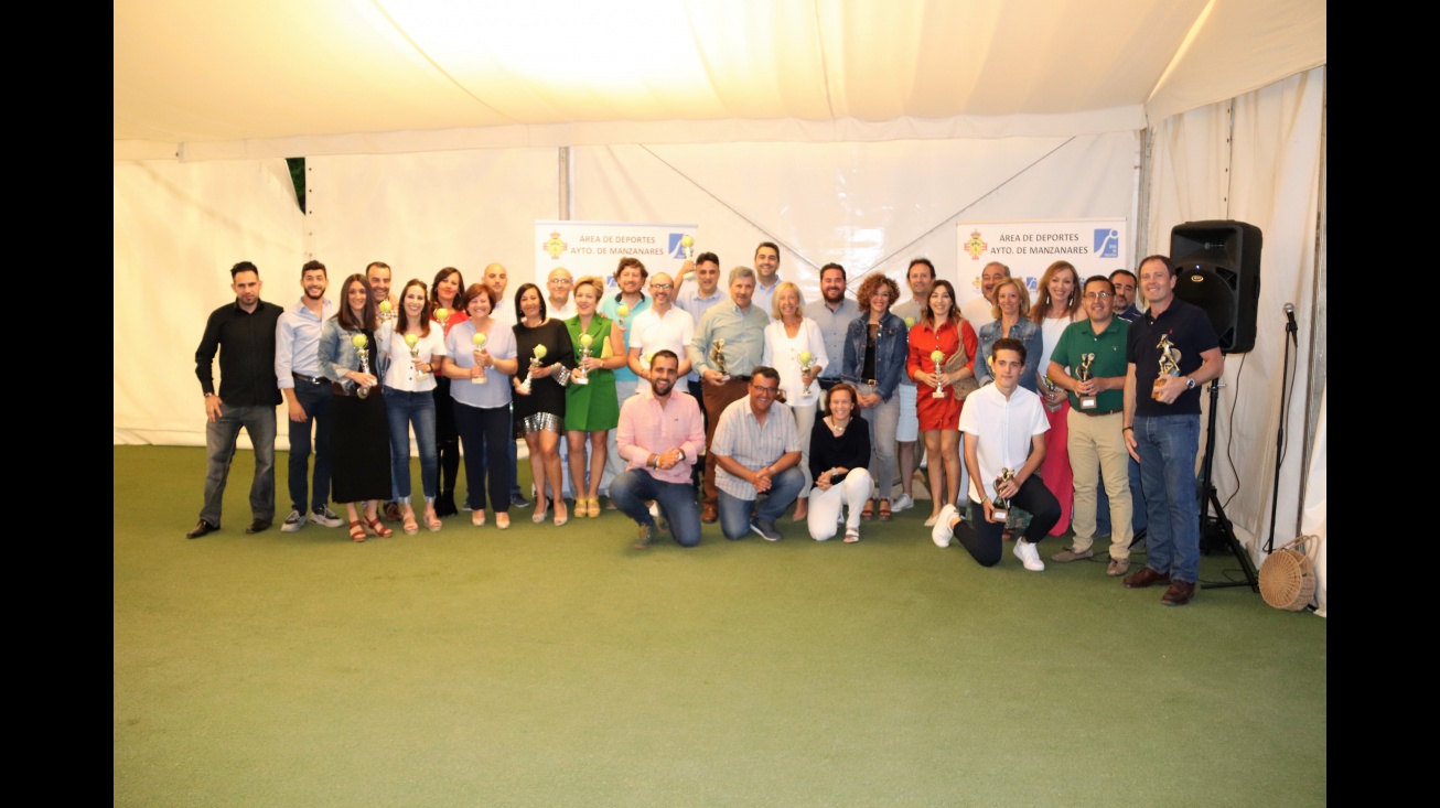 Participantes de las escuelas de pádel y tenis
