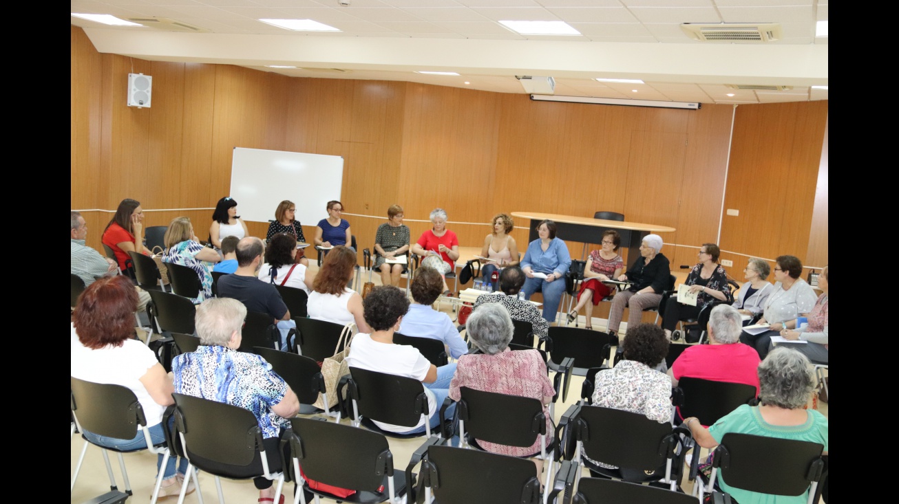 Presentación de la revista en la biblioteca