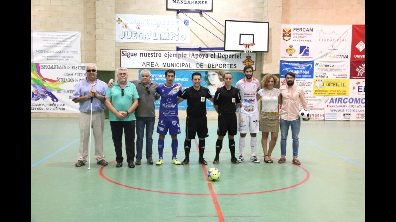 Saque a ciegas en el fútbol sala por la Semana de la ONCE