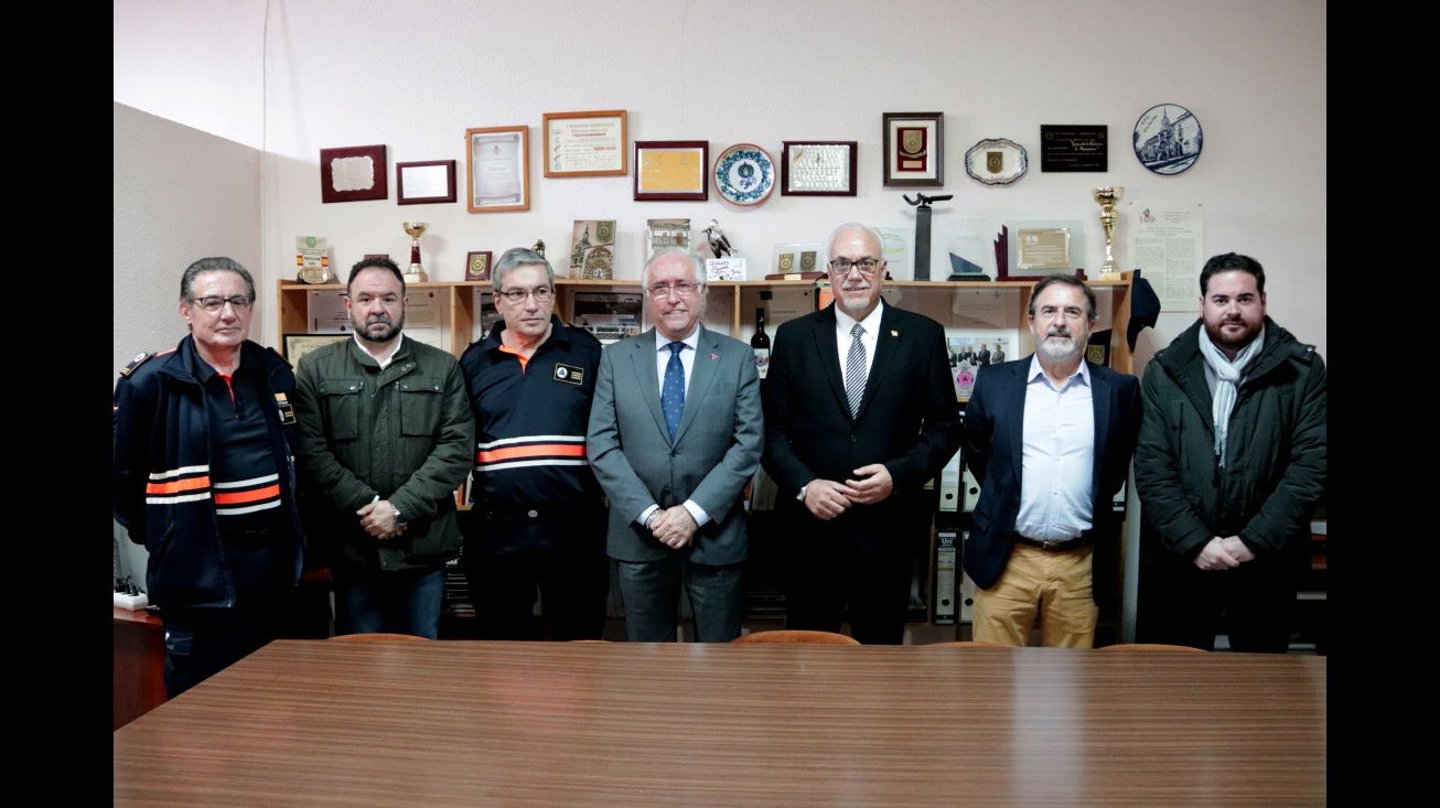 Nieva aprecia las 3.000 horas anuales de voluntariado que realiza Protección Civil