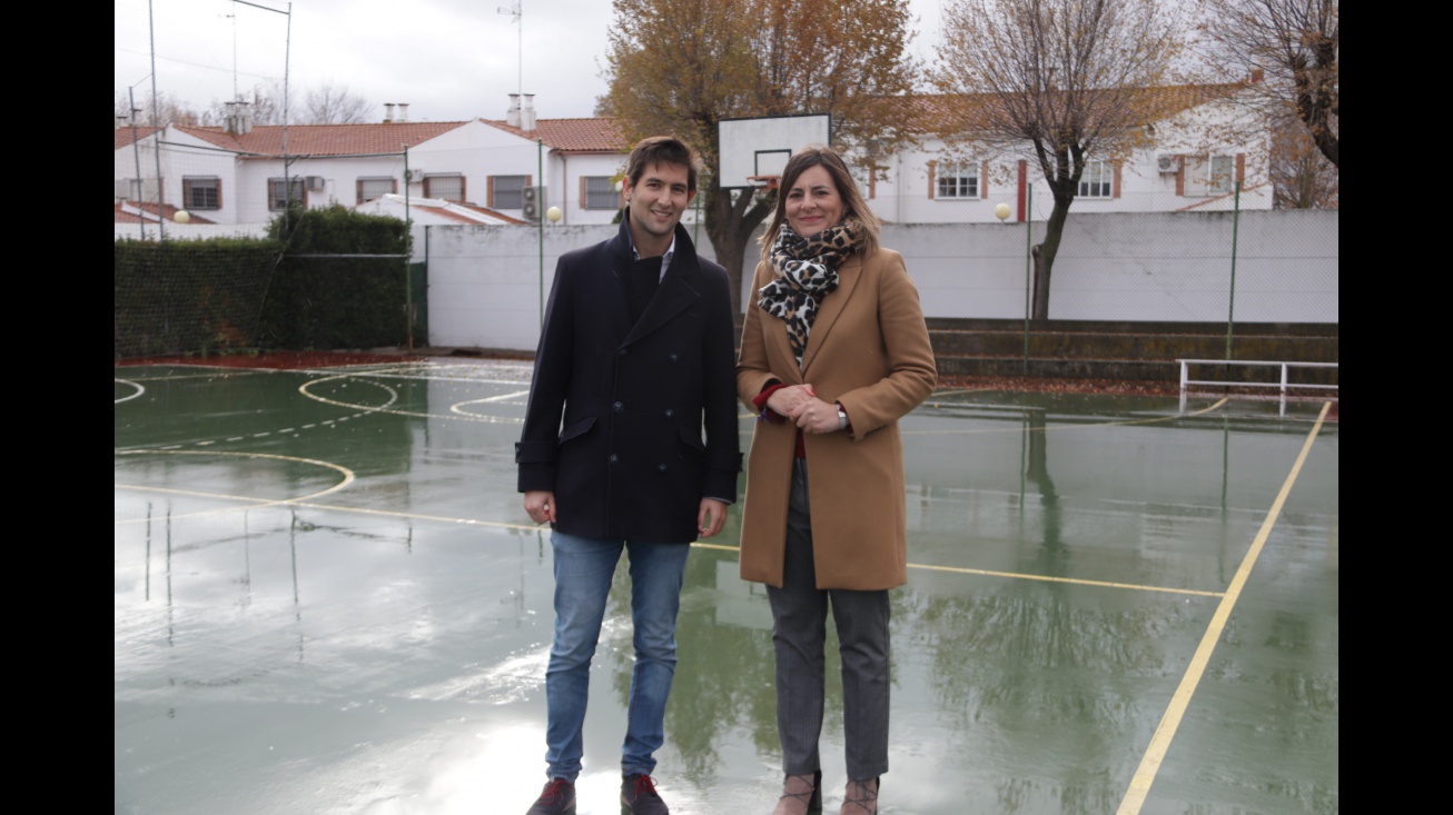 El Ayuntamiento arreglará la última de las pistas polideportiva