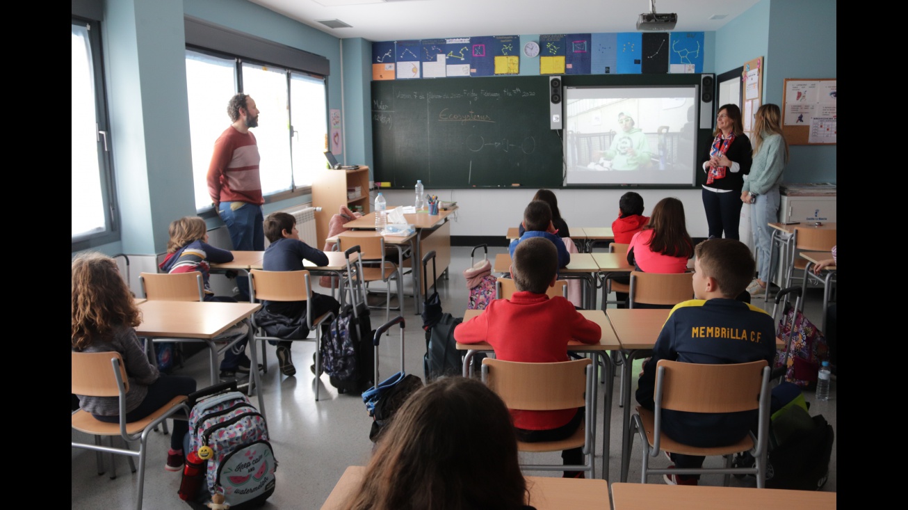 El alumnado del colegio ‘Divina Pastora’ aprende que “Otro final es posible” para los aparatos tecnológicos