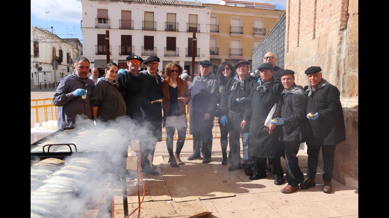 Más de mil personas disfrutan de la sardinada carnavalera