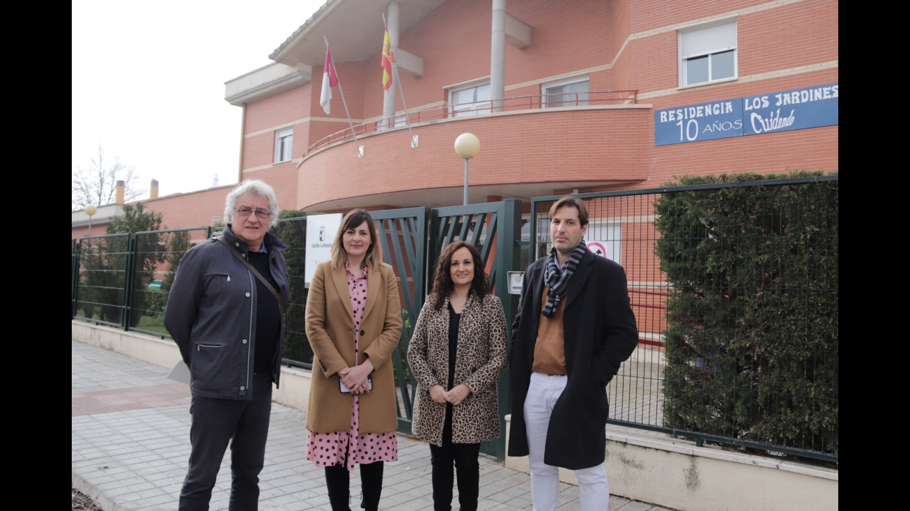 Primera visita del estudio de arquitectura que realizará la ampliación de ‘Los jardines’