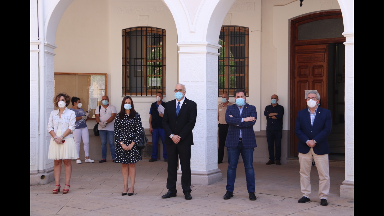 Minuto de silencio en honor a las víctimas de la COVID-19