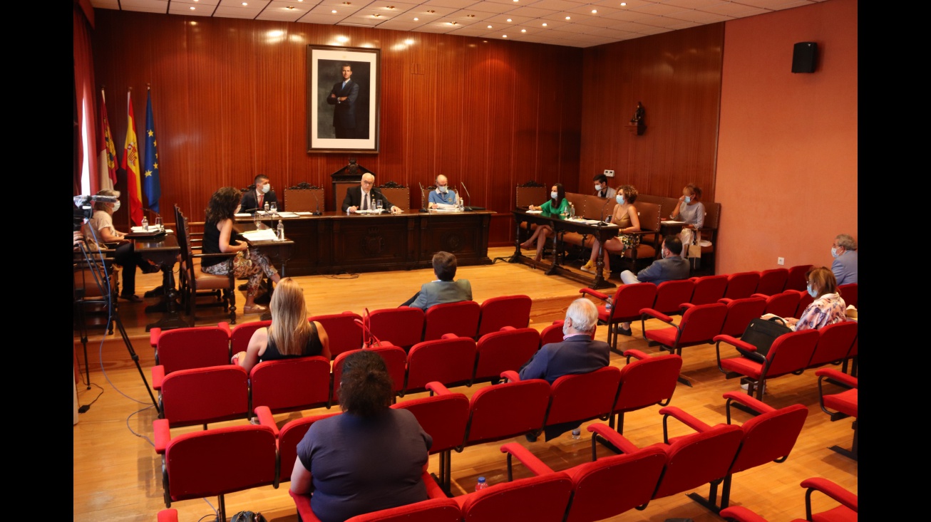 Durante el pleno se mantuvieron las medidas de preventivas de distanciamiento