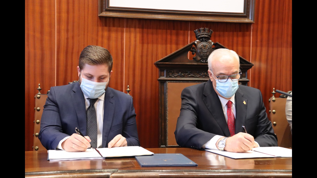 Hernando y Nieva firman el protocolo de ampliación del Sector 5