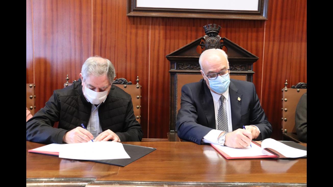 Firmado el convenio de la restauración del pórtico de la Parroquia de la Asunción de Nuestra Señora