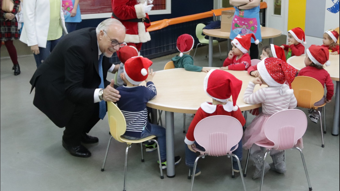 Julián Nieva visita el CAI en Navidad