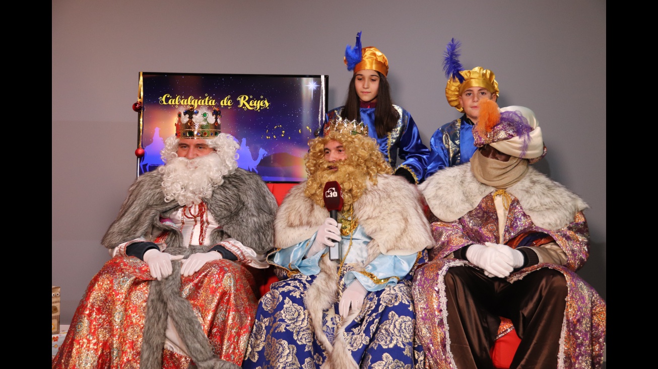 Visita de los Reyes Magos a la televisión municipal en enero de 2020