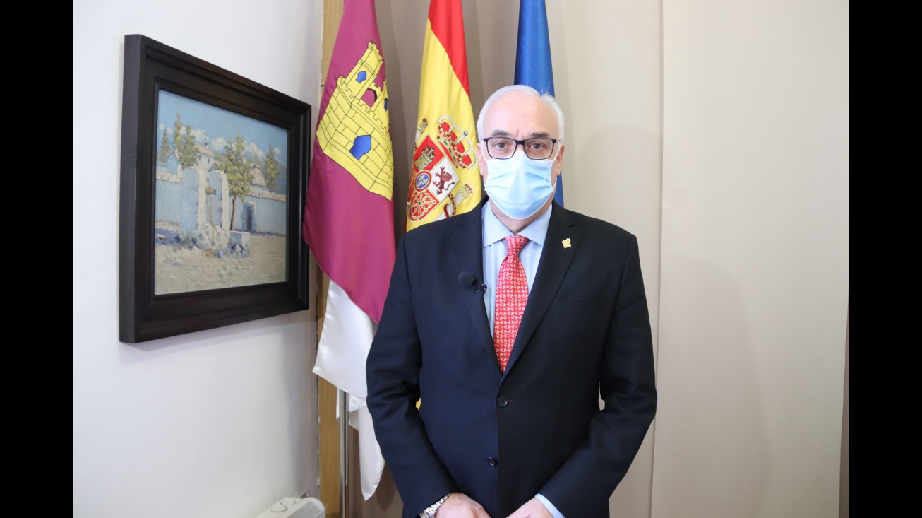 Julián Nieva en el despacho de alcaldía