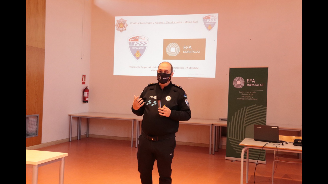 La Policía Local informa en la EFA Moratalaz de los riesgos del alcohol y drogas en la conducción
