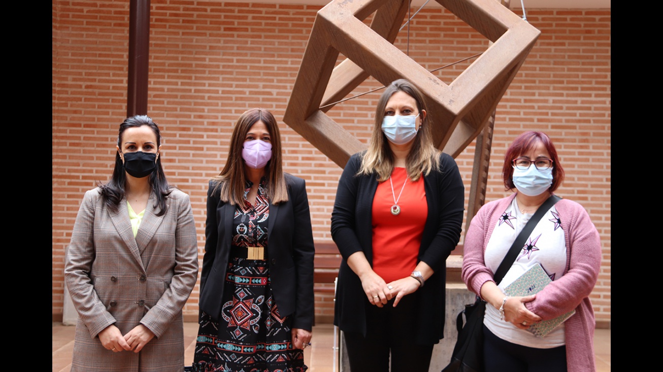 Visita de Pilar Callado al Centro de la Mujer