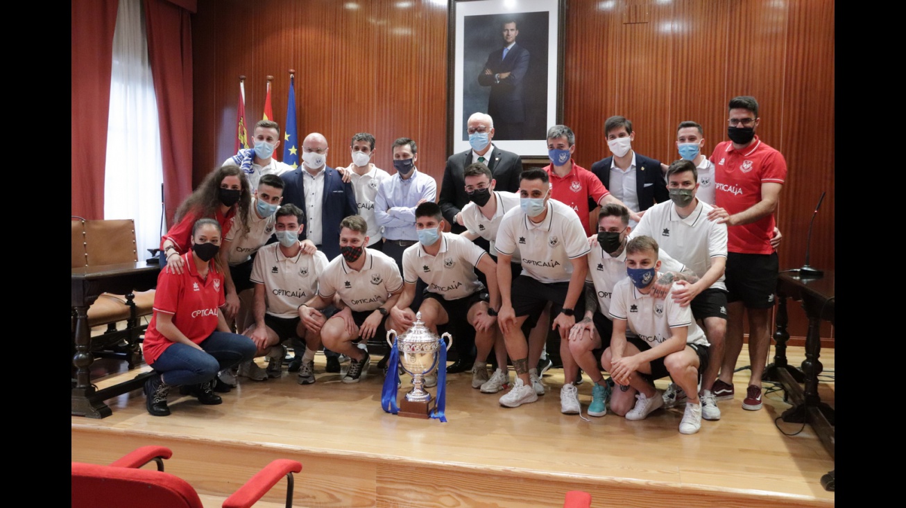 Celebración del ascenso a Primera División del Manzanares FS Quesos El Hidalgo en la ermita de la Vera Cruz y en el Ayuntamiento