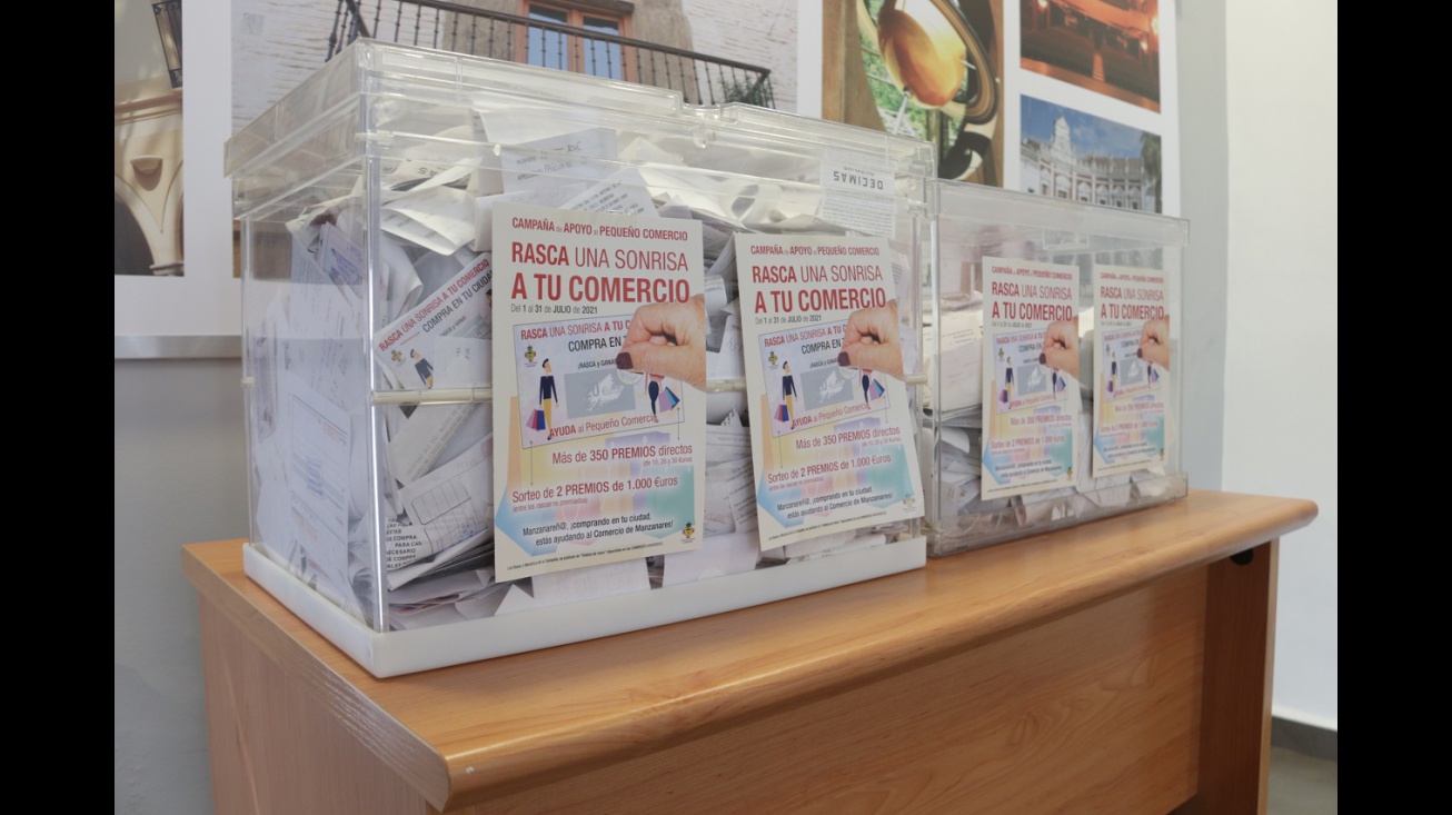 Urnas de la campaña 'Rasca una sonrisa a tu comercio'
