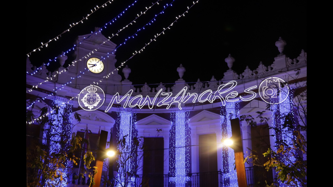 Iluminación navideña de la fachada del Ayuntamiento