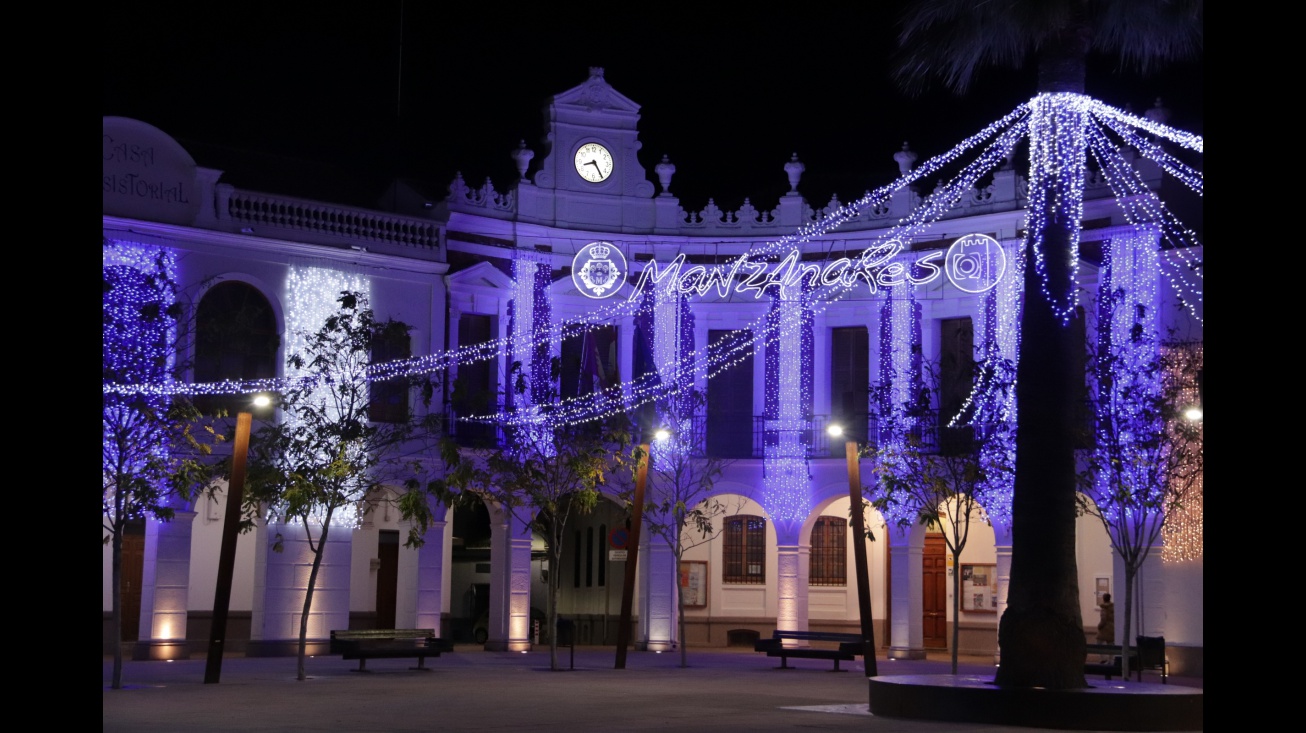 La sesión se celebra a las siete de la tarde