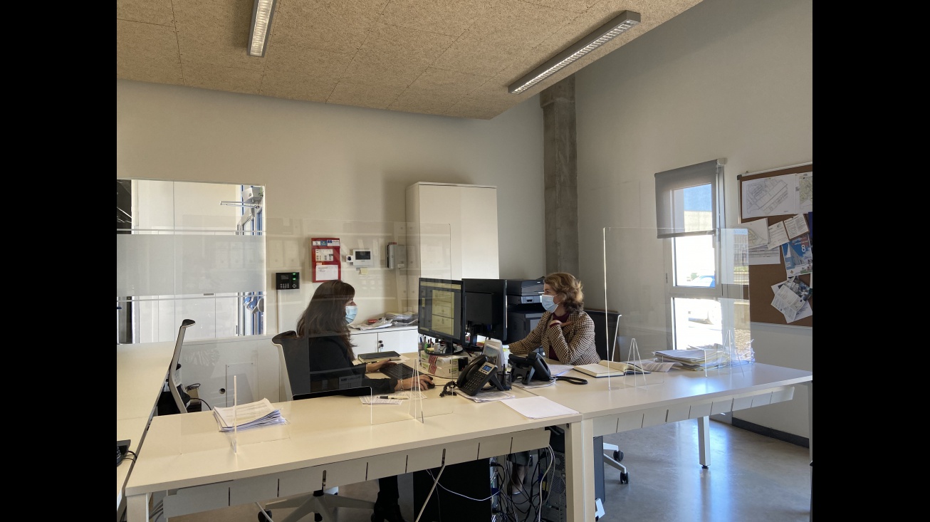 El personal técnico de Promoción Económica atiende la VUE en el vivero de empresas