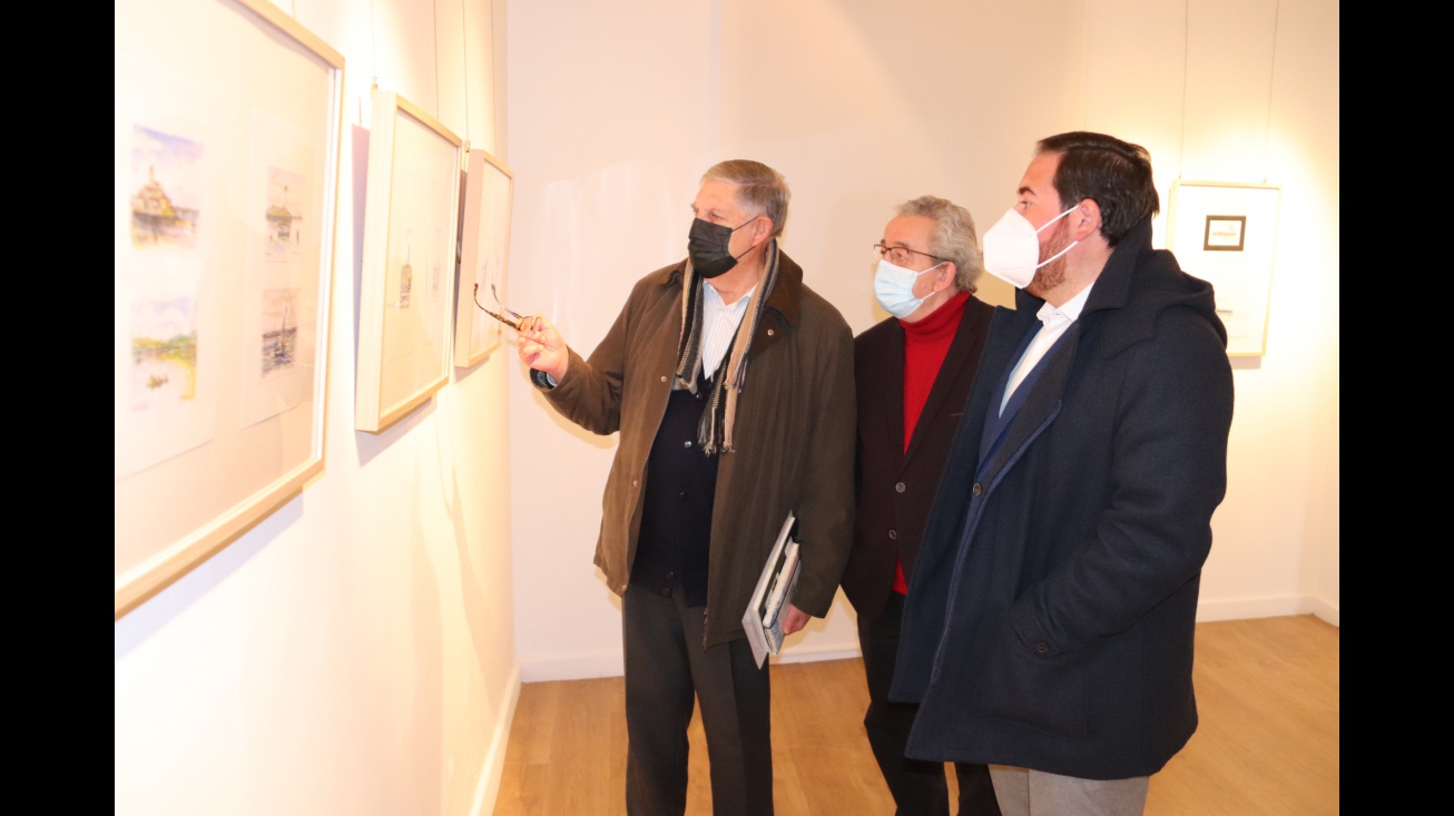 Serrano muestra su obra a Candi Sevilla y Pablo Camacho