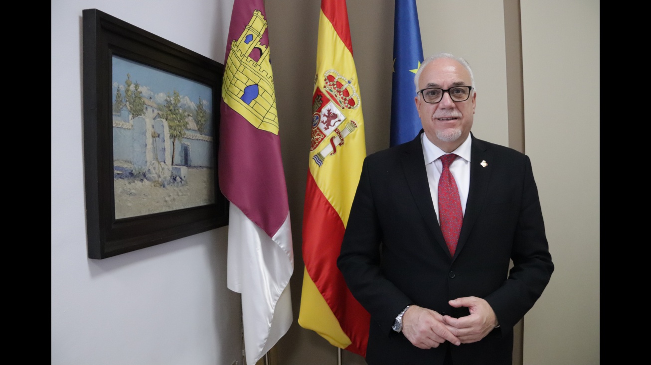 Julián Nieva en el despacho de Alcaldía