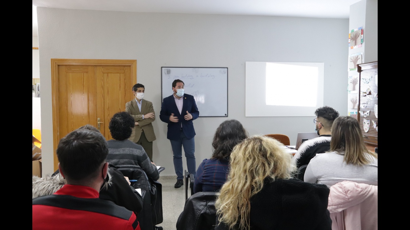 Visita Pablo Camacho y José María Cabanes al curso de vigilante de seguridad