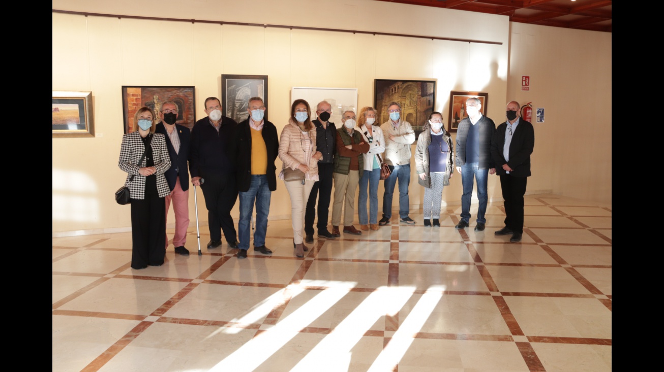 Autoridades y organizadores junto a algunos de los artistas participantes