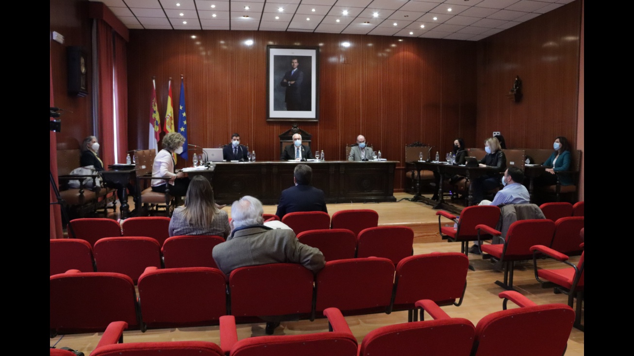 Los corporativos han ocupado asientos del público durante la pandemia