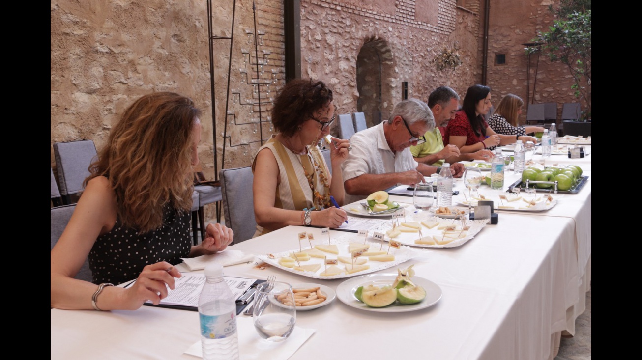 Cata del jurado del 32 concurso regional de calidad de quesos manchegos