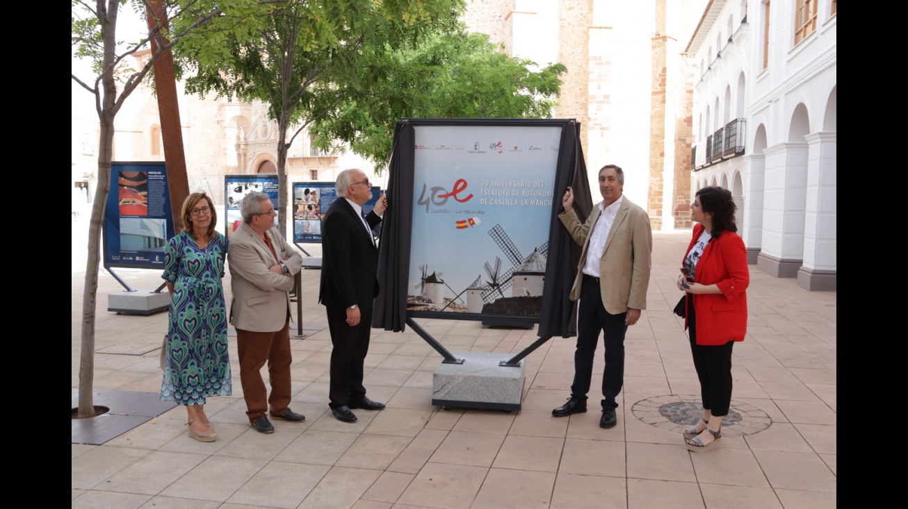 Inauguación de la exposición '40 años del Estatuto de Autonomía de Castilla-La Mancha'