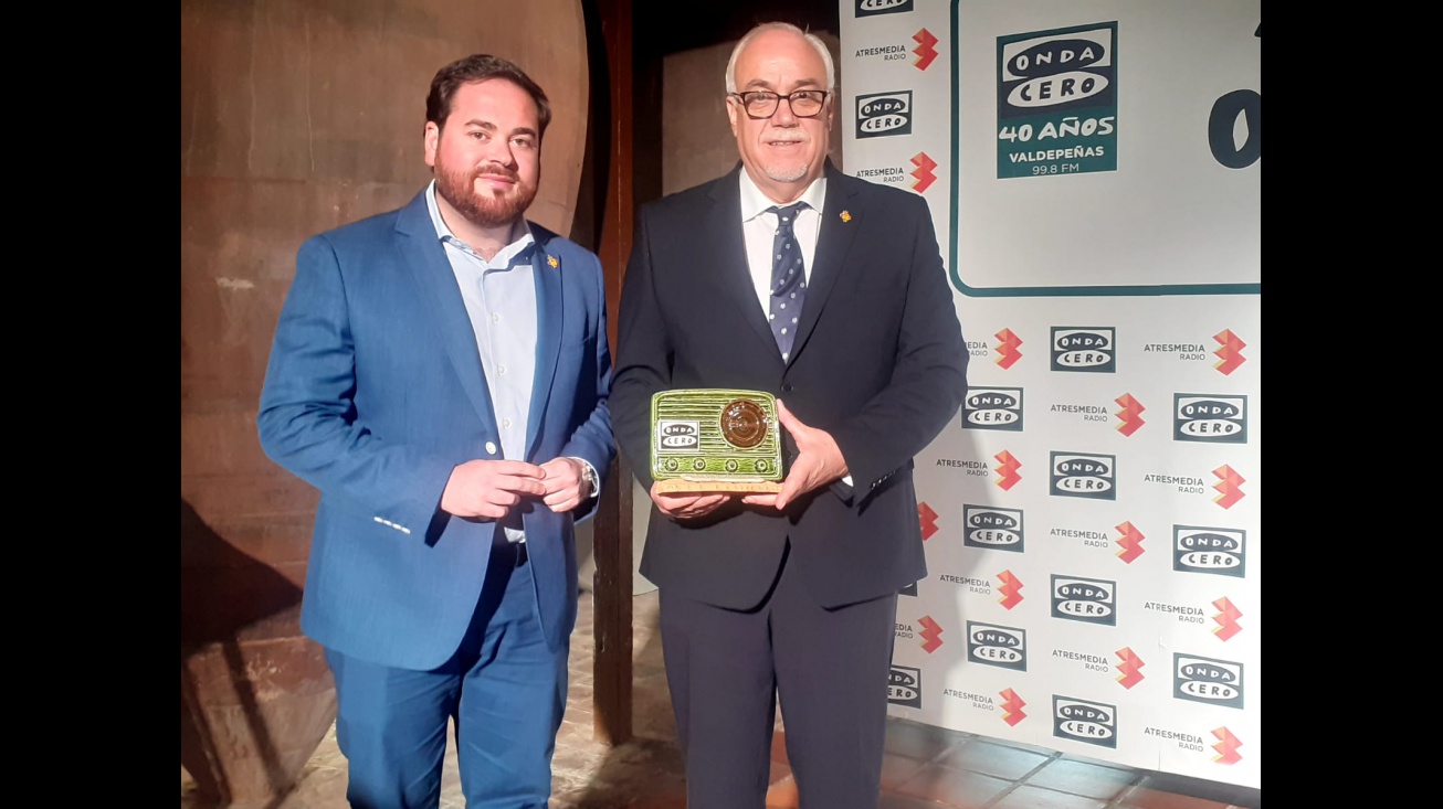 'Onda Cero Valdepeñas' celebra su 40º cumpleaños premiando a Fercam