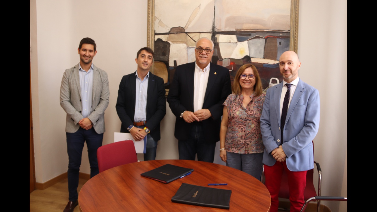 Nieva y Palacios junto a los representantes de La Empresarial