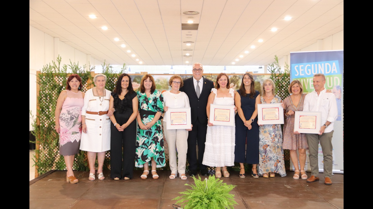 Comida homenaje a las personas mayores