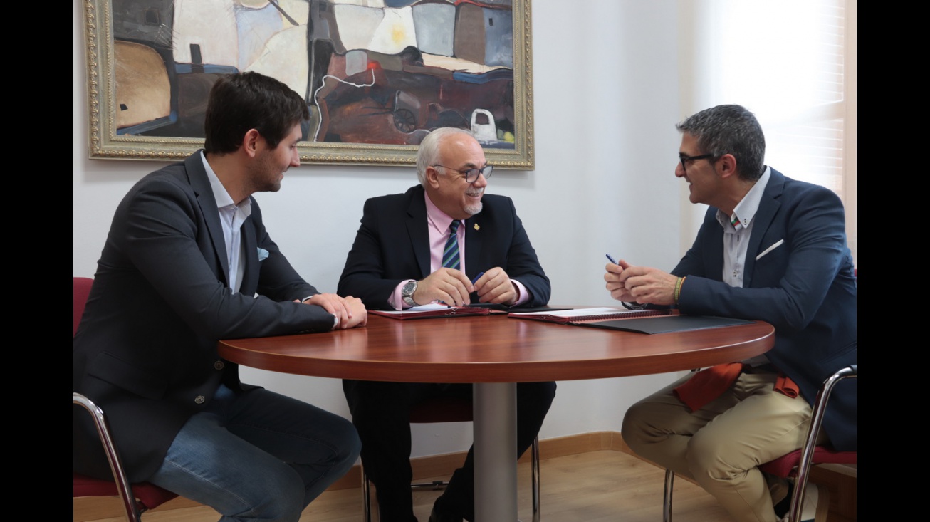 Convenios de colaboración del Ayuntamiento con los IES 'Azuer' y 'Pedro Álvarez de Sotomayor' 2022