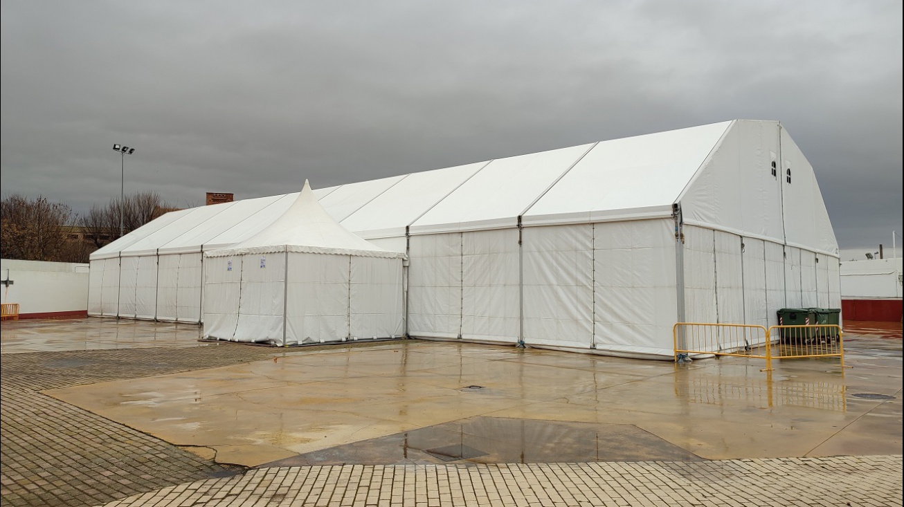 Carpa en el auditorio municipal 'La Pérgola'