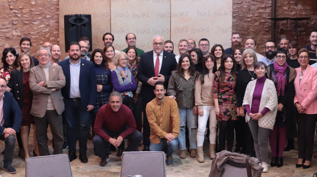 Profesionales de los medios de comunicación con la provincia junto al equipo de gobierno municipal